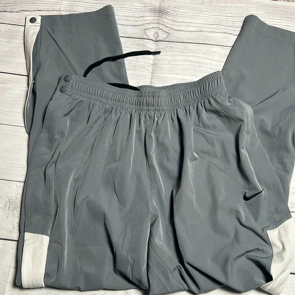 Men sweatpants snap button Nike size Xl - Picture 1 of 4